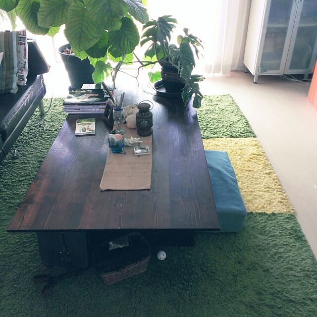 My Desk,観葉植物,中古のテーブル,IKEAラグ tolikaraの部屋