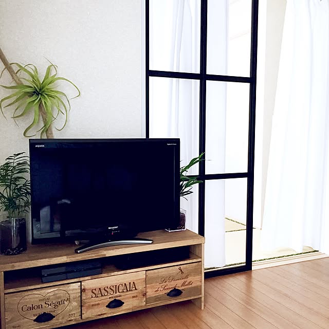 Lounge,流木,テレビボードDIY,ワイン木箱,カーテン,カフェ風,cafe,グリーンのある暮らし,木材,DIY,室内窓,窓枠DIY,観葉植物,いなざうるす屋,cafe風,内窓,インテリア,IKEA,NO GREEN NO LIFE,グリーン SEIMI_07の部屋