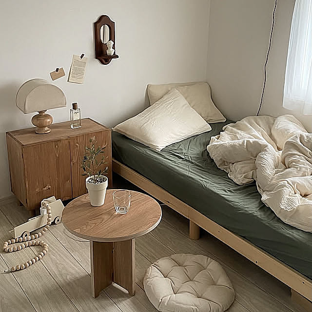 Bedroom,ナチュラルインテリア,模様替え,シンプルインテリア,Instagramやってます,韓国インテリア,ig→emu__size,北欧ナチュラル,ラウンドテーブル,サイドチェスト,ひとり暮らしインテリア emu.の部屋