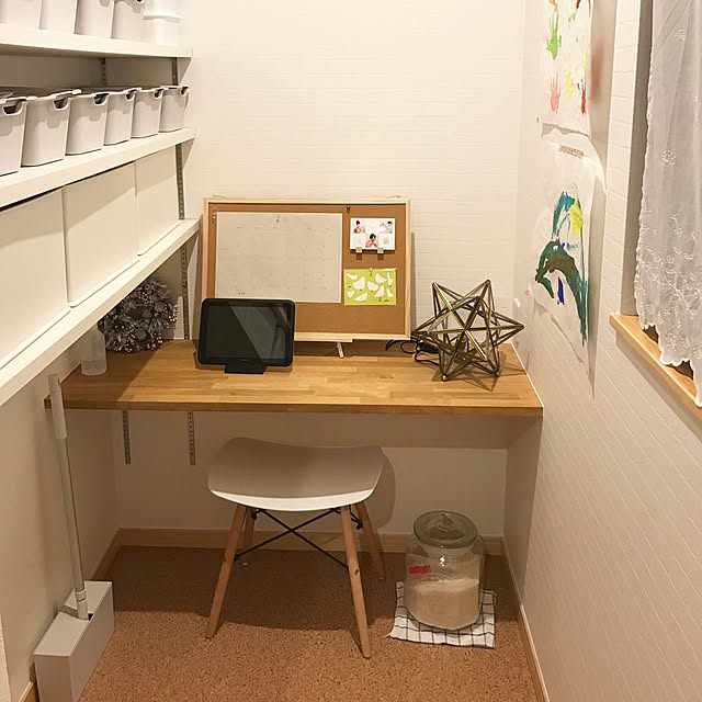 Kitchen,コルクボード,パントリー内部,パントリー,無印良品,ナチュラル,イームズチェア Hanaの部屋