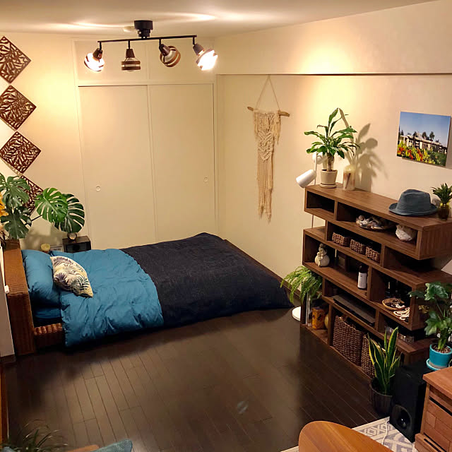 Bedroom,くつろぎ空間,ニトリ,ベッド,フロアベッド,WALLDECORモニター,富士フイルム,マクラメタペストリー,一人暮らし,モンステラ,NO GREEN NO LIFE,いなざうるす屋さん,DIY,IKEA,中古マンション,ナチュラルインテリア,グリーンのある暮らし,フェイクグリーン,観葉植物,スポットライト,フォロワーさんに感謝♥,かご収納 ikkaの部屋