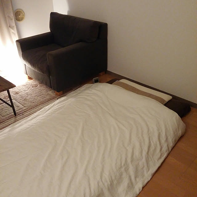 Bedroom,白洋舍・モニター応募,白熱灯,7畳,賃貸,もたない暮らし,シンプルライフ,狭小住宅,ミニマル,ミニマリスト,間接照明,ヴィンテージ,雑貨,カフェ,シンプル,引っ越しました,いつもこんな感じ,布団派 nananaの部屋