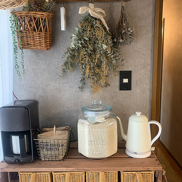 Kitchen,ウォールハンガーDIY,BURUNO,ラック DIY,米びつ,ダルトンガラスジャー,ドライフラワー,壁紙屋本舗,壁紙DIY,コンクリート壁紙 keiの部屋
