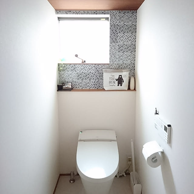 Bathroom,LIXIL,セリア,タイルシート,タイルシール,ペーパーストレージバッグ,トイレットペーパーの収納,トイレットペーパー収納,モザイクタイルシール,ミニ模様替え,モノトーン,LIXILトイレ yukoの部屋