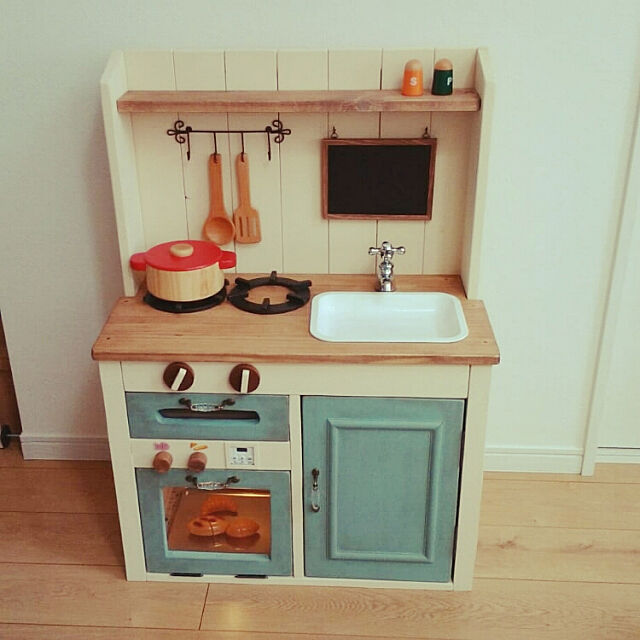 世界にひとつだけ！DIYで作る理想のおままごとキッチン | RoomClip mag