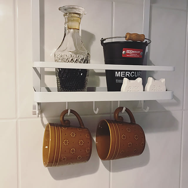 Kitchen,2018.9.16,乾かし中,100均,コーヒー渋,猫型珪藻土,調味料ラック,山崎実業,セリアのマグカップ,カフェキャラメル マグカップ,MERCURY バケツ,頂き物ばかりです,コメントお気遣いなく…,茶色も好き,ブラウン hemukoの部屋