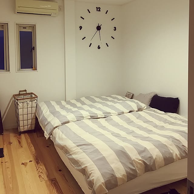 Bedroom,時計,ハンドメイド,男前,サーファーズハウス,モノトーン,DIY,カリフォルニアスタイル,雑貨,ニトリ,無印良品ベッド,セパレートクロック,ランドリーバスケット,mollif mu-g-uの部屋