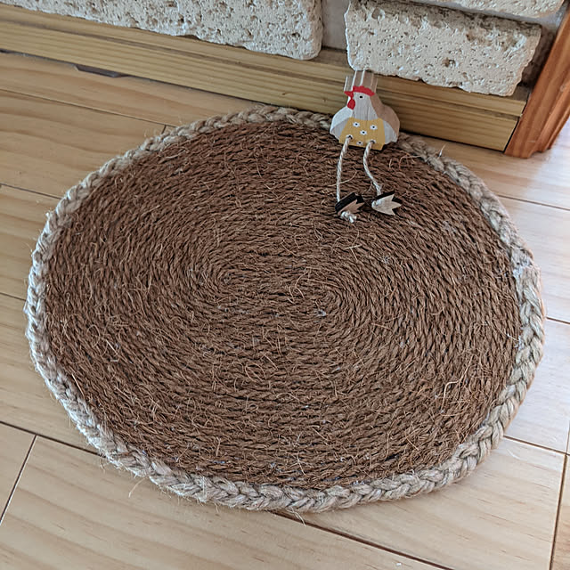 My Shelf,敷物,手作り,麻ひもぐるぐる,麻ひもみつ編み,グルーガンで付けただけ,にわとりの置物,見てくれてありがとうございます♥ kouheiyuto24623takaの部屋