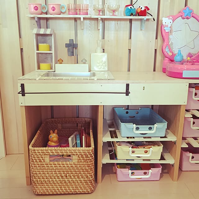 My Shelf,積み重ねバスケット,セリア,キッズスペース,ナチュラルインテリア,ままごとキッチンDIY,ベルメゾンの板壁,ニトリ,おもちゃ収納 evitenの部屋