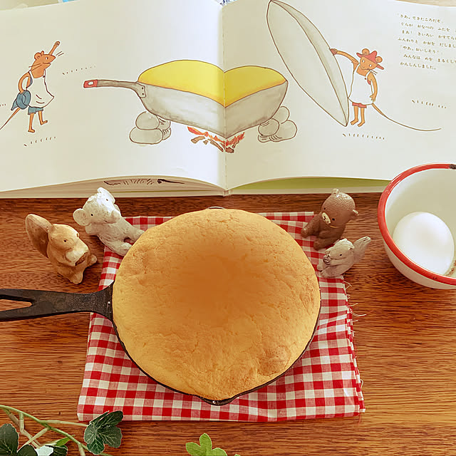 ぐりとぐらの絵本が好き,ぐりとぐらのカステラ♡,ニトリのスキレット♡,ニトラー♡,ニトリ,子供のいる暮らし,いつもいいねやコメント感謝です♩,三姉妹♡,なかなか訪問コメ出来ずすみません！,ほっこりを目指して♡,カフェコーナー,My Desk,おうちカフェ tomoの部屋