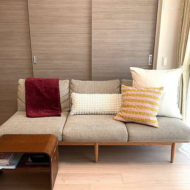 Lounge,unico ソファ,IKEAクッション,ソファ,クッション,リビング,マンション,リビングダイニング,子どもと暮らす,シンプルに暮らしたい,縦長リビング,こどもと暮らす,マンション暮らし,西陽のあたる部屋,西向きのリビング,子どものいる暮らし,こどものいる暮らし,マンション3LDK hatoの部屋