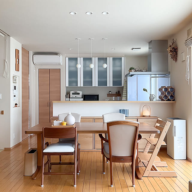 ウォルナット,無垢の床,karimoku,isseiki,STOKKE,イッセイキ,ストッケ,カリモク,木製家具,余白のある暮らし,灯りのある暮らし,花器のある暮らし,ナチュラルインテリア,整理整頓,住友林業,My Desk tokonekoの部屋