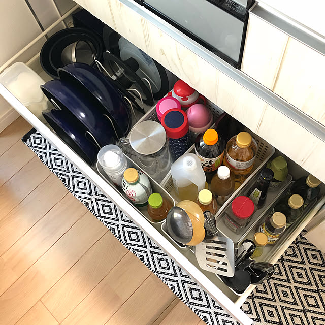 Kitchen,調理器具 収納,ダイソー,いいね♡のお返しができずにごめんなさい！,調味料置き場,リメイクシート,ニトリ,ニトリ2018キッチン収納モニター,連投失礼します(>_<),調味料収納,セリア,建売住宅,いいね、フォロー本当に感謝です♡,コンロ下収納,キッチン収納,いつもいいねやコメありがとうございます♡,モニター当選♡,フライパン収納,しまむら キッチンマット,かご収納,ニトリ ブランシリーズ marocoroの部屋