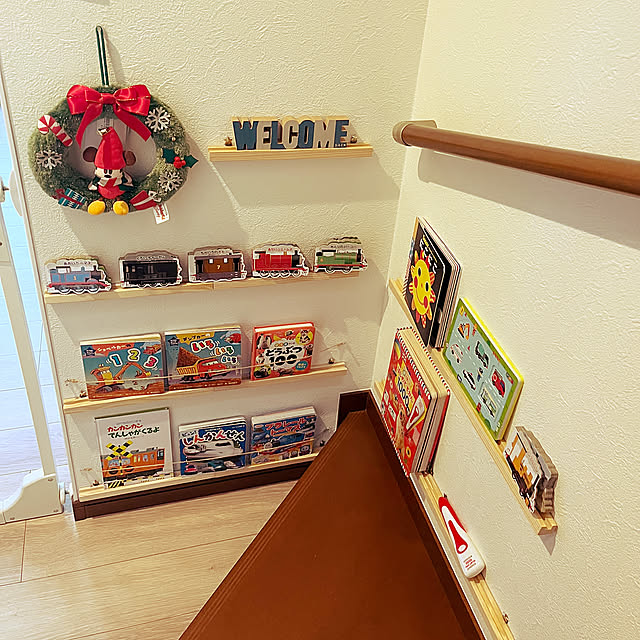 My Shelf,ダイソー,ミッキー,電車好き息子,はたらくくるま,リルリンリン,クリスマス,ディズニー,絵本,絵本棚,本棚ディスプレイ mikanの部屋