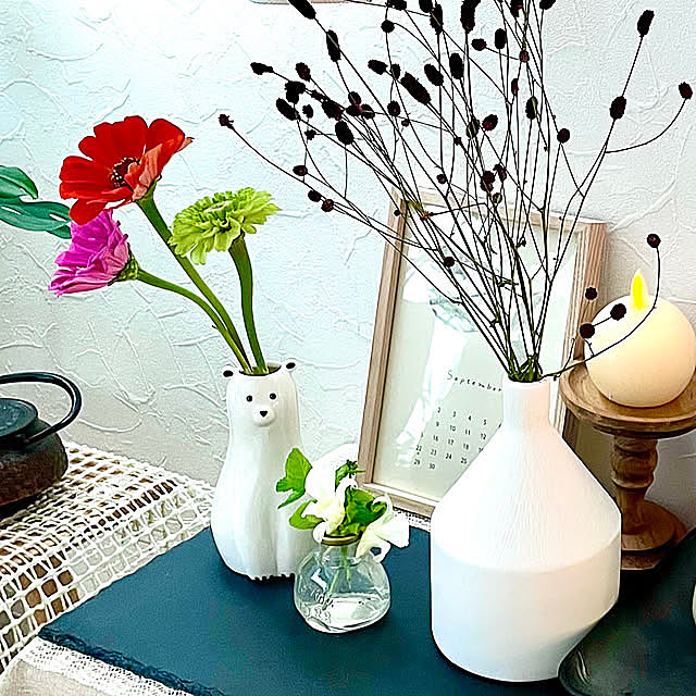 My Desk,一輪挿し,吾亦紅ドライ,吾亦紅,お花を楽しむ,お花に癒される,お花のある暮らし,陶器フラワーベース,陶器の花瓶,白の花瓶,シロクマの花瓶,アニマルモチーフ,フラワーベース,花びん,マンション,みてくださってありがとうございます maminの部屋