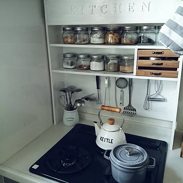 Kitchen,DIY,狭小を楽しむ,まわりきれなくてごめんなさい！,インスタも見てね,収納,100均御殿,狭小住宅,seria,白が好き♡,廃材DIY,100均で充分,狭小マイホーム,調味料棚 myu-momの部屋