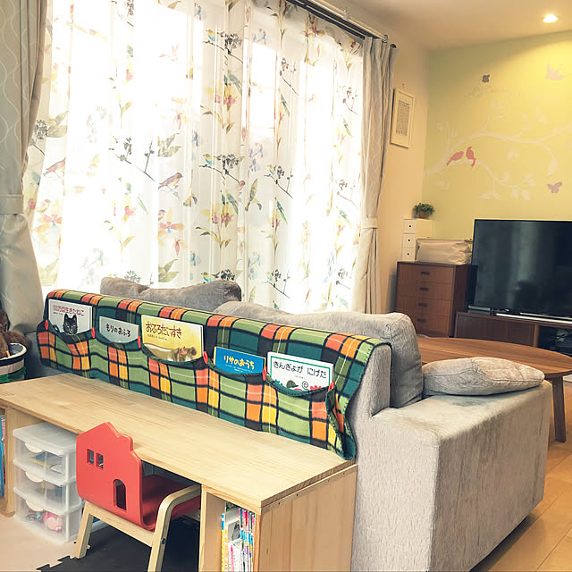 Overview,キッズコーナー,キッズスペース,絵本,おうちのこいす,子供の机,ソファ後ろ,ブランケット,イベント用,こどもと暮らす,こどものいる暮らし sasaeriの部屋