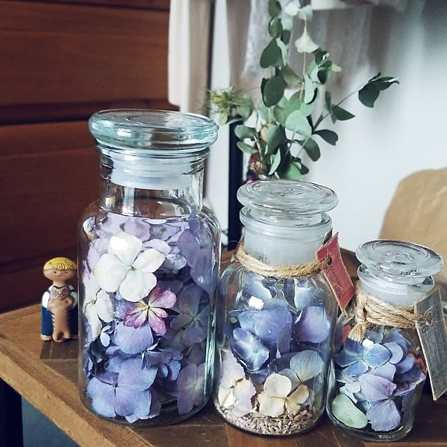 My Desk,紫陽花,紫陽花ドライフラワー,紫陽花ドライ,ドライフラワー,ガチャガチャ,ペレ,リサラーソン,ユーカリドライ,薬瓶,ニゲラ kumiの部屋