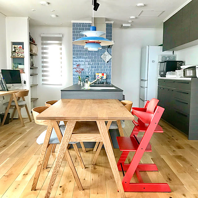 ウォームレッド,トリップトラップ,リモートワークスペース,ダイニングキッチン,いいね✧︎ありがとうございます❁¨̮,スウェーデンハウス,無言いいね&フォローすいません(〃ω〃),北欧インテリア,ブルーグレー,イクタフローリング,unico,Overview SandYの部屋