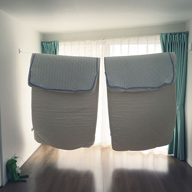 布団干しが好きになる 手軽で賢い布団の干し方アイデア Roomclip Mag 暮らしとインテリアのwebマガジン