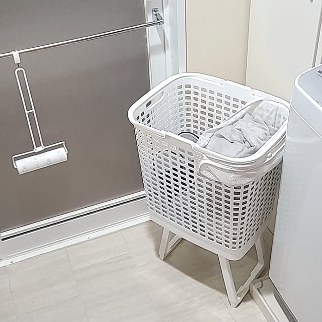 Bathroom,ランドリーバスケット,カインズ,腰らくバスケット,コロコロ,ワイヤーフレーム,吊るす収納,洗濯カゴ,高さが変えられる腰らくバスケット,S字フック,フック zmr.lの部屋
