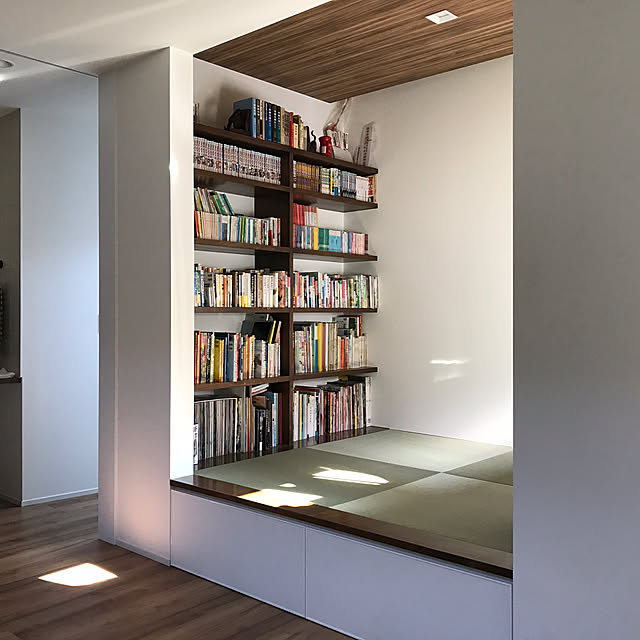 Lounge,本棚,ブックエンド,造作本棚,造作収納,こあがり和室 iduminの部屋
