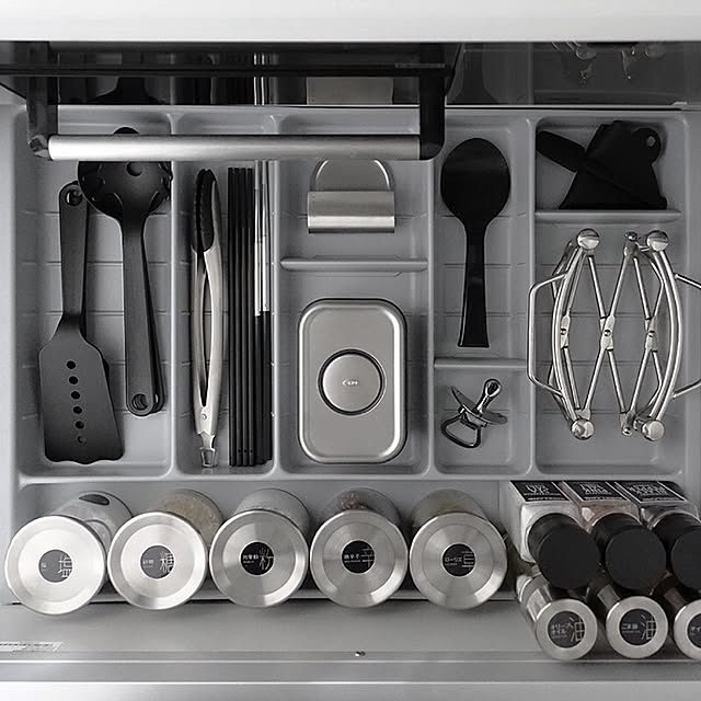 Kitchen,白黒,塩系インテリア,モノトーン,シンプルモダン,MONOTONE,ミニマル,白黒グレー,シンプル,シンプルモダンインテリア,グレー好き,白黒収納,モノトーン収納,見せる収納,mon・o・tone,収納,引き出しの中 tuuliの部屋