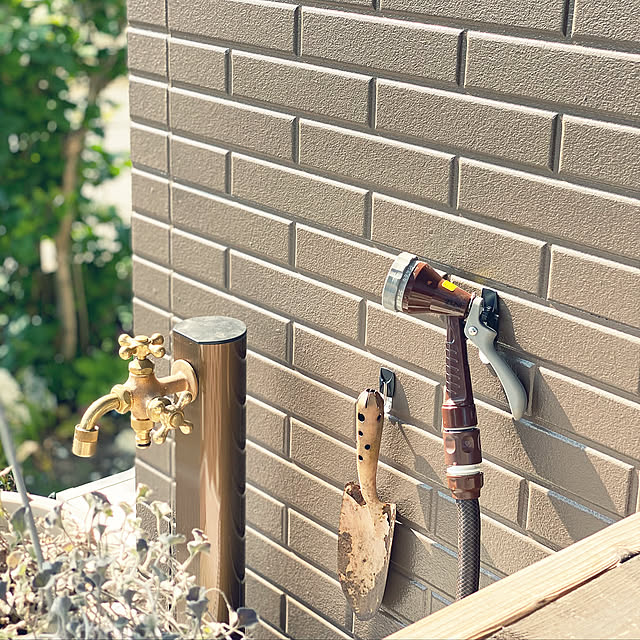 コマンドフック,DIY,屋外,フック,介護してても素敵な家にしたい,小屋のある庭,手がかからない庭づくり,花のある暮らし,RCの出会いに感謝♡,フォロー&いいね ありがとうございます♡,レンガの小道,My Shelf ray55の部屋