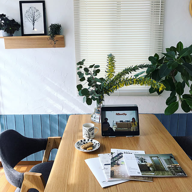 パラティッシ,iPadスタンド,ミモザ,LIXIL,iPad Pro,interio,Living Deli,iPad,アラビア,漆喰壁DIY,ニトリのウォールシェルフ,アートのある暮らし,季節を楽しむ暮らし,ナチュラルインテリア,漆喰壁,花のある暮らし,My Desk,腰壁DIY blueberryの部屋