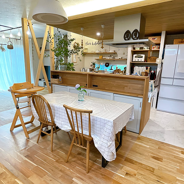 アイランドキッチン,ナチュラル,観葉植物,北欧,カフェ風,アンティーク,照明,ドライフラワー,Kitchen lalaoinkの部屋