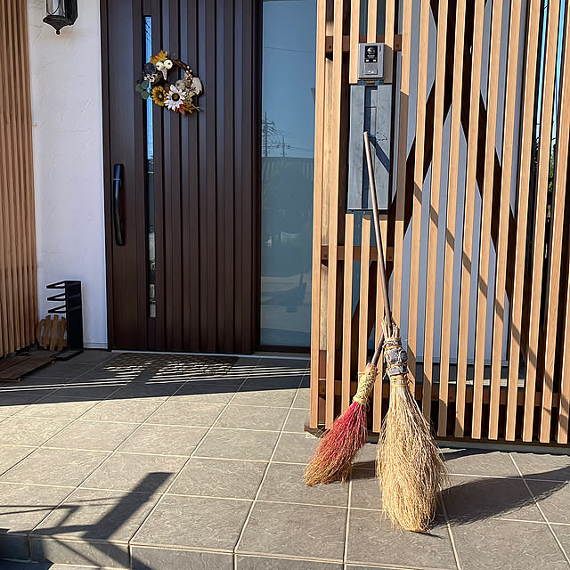 濡れ縁,縁側のある家,芝生の庭,芝生,手作りコキアのほうき,みかんの木,柿の木,秋のガーデニング,Bedroom,庭,秋,コキア mkmkmoominの部屋