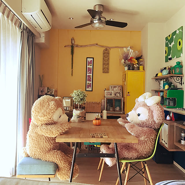 My Desk,シーリングファン,シェルチェア,ダイニングテーブル,イエロー,WOODPRO足場板,ディスプレイ,雑貨,マリメッコ,IKEA,セリア,ダッフィー,シェリーメイ,アクセントクロス,流木,デロンギ,コーヒーメーカー kumagoyaの部屋