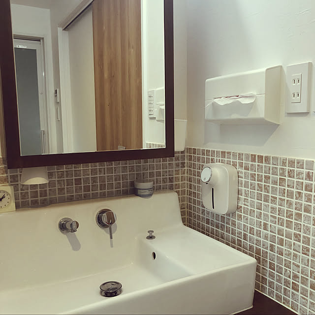 掃除しやすく,ホワイトが好き,タイル貼り,ハンドソープ ディスペンサー,Bathroom m.rinkanoの部屋
