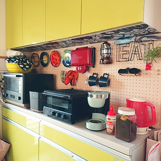 Kitchen,おうち時間,有孔ボード,パンチングボード,DIY,ダイソー,LEDランタン,BRUNO,ホットサンドメーカー,STAN.,ZOJIRUSHI,オーブンレンジ,トースター,Toffy,コーヒーメーカー,マグカップ,Tifal,電気ケトル,惑星プレート,セリア urchinの部屋