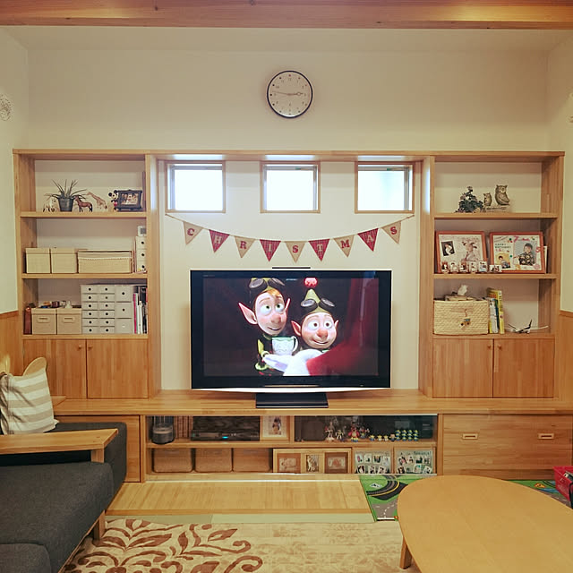 Lounge,ニトリさんありがとうございます,クリスマス,ガーランド,ニトリ2017クリスマスモニター,ニトリ,すっきり暮らしたい,造作テレビボード,シュライヒ,いなざうるす屋さん♡,3COINS,niko and…,FIX窓,IKEA,IKEA道路マット,無印良品,小物収納ボックス・3段,小物収納ボックス・6段,ディズニー短編アニメーション,ディズニー・ショートフィルムコレクション,縦長リビング,縦長LDK,梁のあるリビング,梁のある天井,フローリングは竹,リビングに畳コーナー wakaba223の部屋