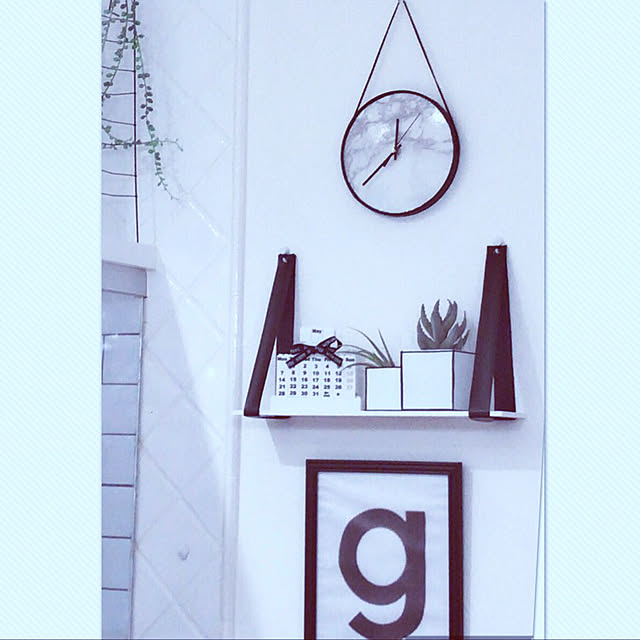 On Walls,レザーシェルフハンドメイド,ブロックカレンダーはRCプレゼント♡,見てくれてありがとうございます❤︎︎,いいね&フォローありがとうございます☆,ダイソー,大理石柄大好き♡,シンプルが好き❤️,モノトーン,時計作りました♡,空き箱リメイク♡フタ編 yuriの部屋