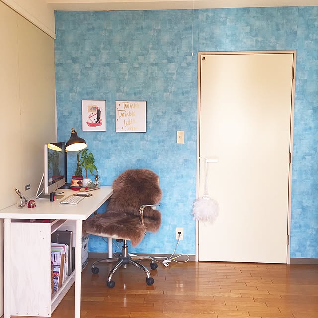 Overview,DIY棚,Macのある部屋,グリーンのある暮らし,デスクライト,IKEA 照明,デスク,アート,Allposters,壁紙,ムートンラグ,ムートン,壁紙屋本舗 makigonの部屋