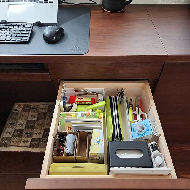 My Desk,ティッシュケース,文房具収納,隠す収納,生活感をなくしたい,スッキリさせたい,ポケットティッシュケース,ポケットティッシュ,引出しの中,机の引き出し,引出し収納 75の部屋
