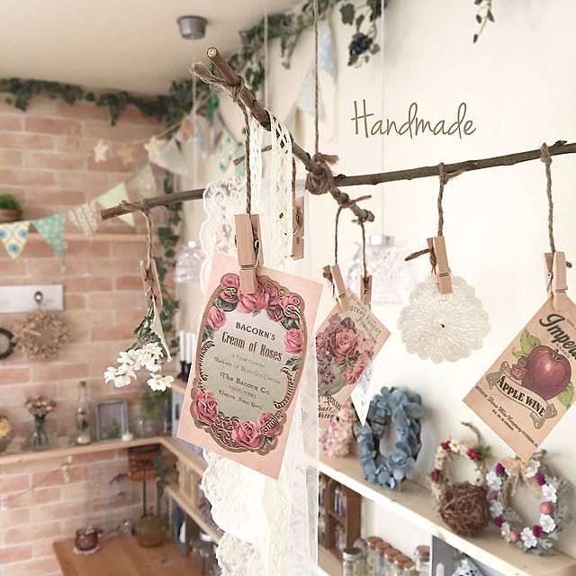 On Walls,枝あそび♪♪,リース部,cherry's wreath,ハンドメイド,アトリエ改造計画進行中,DIY,花屋のカウンター風アトリエ,ドライフラワー,リース,見せる収納,ペンダントライト風,ピンチハンガー,桃の枝,花かんざし cherryの部屋