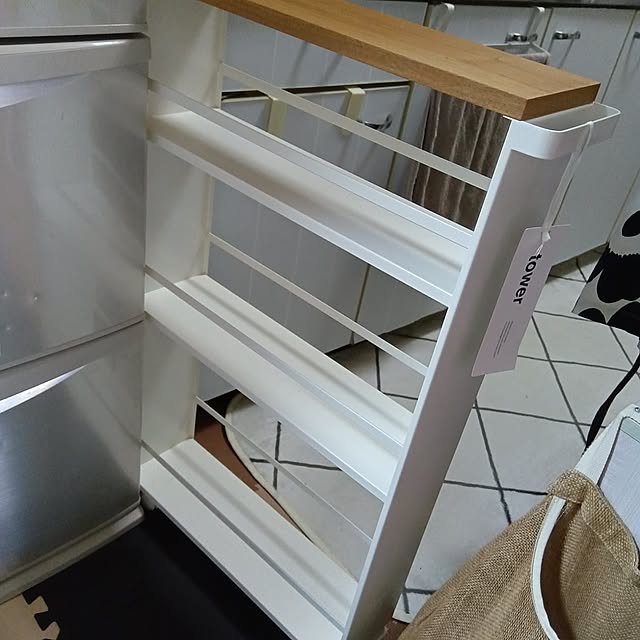 Kitchen,収納スペース,RoomClipショッピング,プチプラインテリア,生活感たっぷり,男前も可愛いも好き,賃貸でも諦めない!,子どもと暮らす,古い賃貸,こどもと暮らす,イベント受賞,イベント受賞ありがとうございます,この度はありがとうございました,Dream Sticker,キッチン突っ張りラック,サブウェイタイルシール,山善,towerハンドル付きスリムワゴン,マステでイメチェン Yurieの部屋