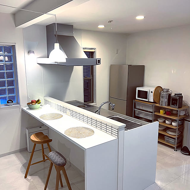 Kitchen,ホワイトインテリア,北欧照明,清潔感,ホテルライク,ナガノインテリアスツール,シューメーカースツール,シューメーカーチェア,みせる収納,ルイスポールセン トルボー,コンパクト,北欧インテリア,北欧家具,狭小住宅,デンマーク家具,シンプルインテリア,無垢の家具,シンプリスト,ミニマムな暮らし,コンパクトな暮らし,北欧スツール,ミナポルホネン,ルイスポールセン WestGermanyの部屋