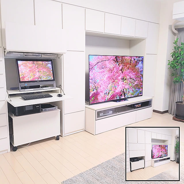 リビング収納,壁面収納,耐震ラッチ付き,キュビオス,Panasonic,SONY BRAVIA 65インチ,デスクトップパソコン,デスク格納ユニット,観葉植物のある暮らし,ベンジャミン,グラデーションラグ,スッキリ,15年前,サッカーおめでとう！,マンション暮らし,Lounge love1017の部屋
