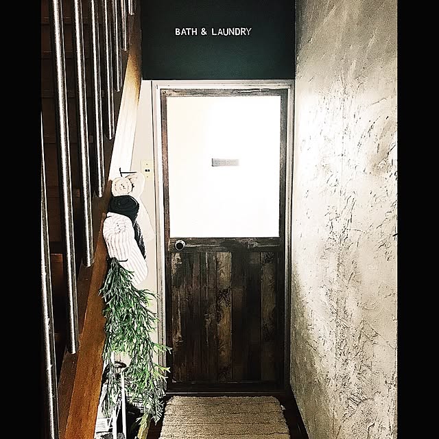 Bathroom,無印良品,コウモリランフェイク,お風呂入り口,ランドリー,脱衣所,リメイクシート,元和室,ブルックリンスタイル,原状回復,DIY,子供と暮らす,団地,古い団地,古材風クッションフロア,緑のある暮らし,賃貸,団地リノベーション,男前インテリア,漆喰壁,ニトリ akashiの部屋