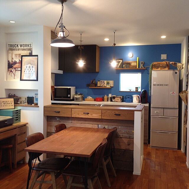 Kitchen,青い壁,ダイニングテーブル,RC愛知,塩系インテリアの会,TRUCKポスター,ヴィンテージ oldwoodの部屋