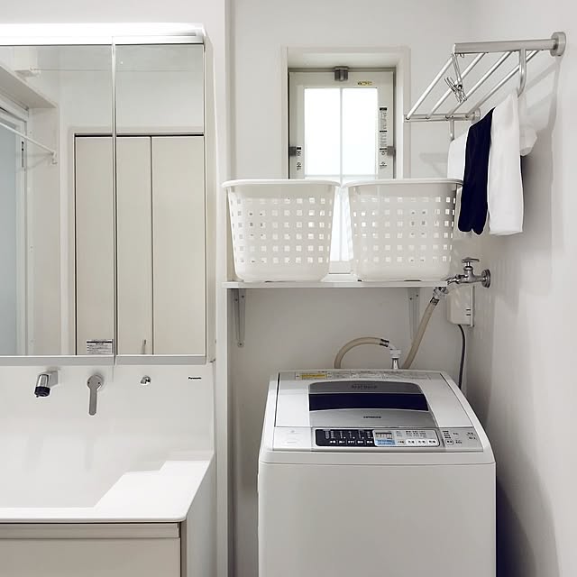 Bathroom,ダイソー,洗面所,脱衣所,コンセントカバー,シンプル,ホワイトインテリア,洗濯機,洗濯かご,ランドリーバスケット,Daiso,格子窓,棚板,洗濯機まわり,目隠しシート,棚DIY,白黒グレー,洗面脱衣所,棚受け,マイクロバブル,シンプルインテリア,Panasonic洗面台,モノトーンインテリア,白黒インテリア,アスベル,イベント参加,すっきり暮らす,シンプルな暮らし,ワイヤー物干し,埃よけ,ASVEL,Ｌ字金具,洗濯かご 置き場所,洗濯かご置き場,コンセント安全カバー,トラッキング防止,ホテルタオルラック,森田アルミ工業 pid4M,グラディ,Grady,Wash AA,トラッキング現象,ランドリールーム SSSSSの部屋