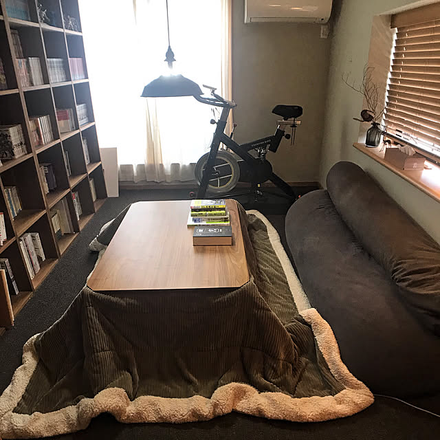 夫資格試験前にて勉強本が片付かない,夫の在宅ワーク部屋,書斎,漫画部屋,読書スペース,Overview kamiの部屋