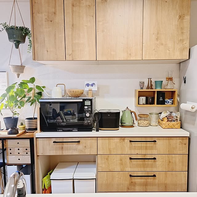 Kitchen,モニター応募投稿,雑貨,こどもと暮らす,すっきり暮らす,シンプルな暮らし,壁に付けられる家具,壁を活用する,陶器が好き,収納見直したい,ブレッドケース,ブレッドドロワー,常備食置き場,カゴ収納,キッチンカウンター,キッチン背面,おうち見直しキャンペーン,RoomClipショッピング amke_tの部屋