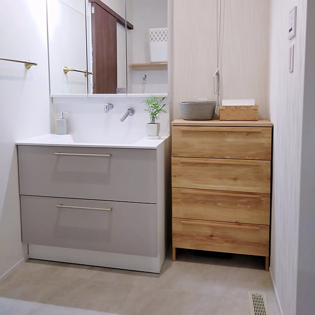 Bathroom,子供のいる暮らし,LIXIL建具,リクシル建具,TOTO 洗面台,洗面所,高気密高断熱住宅,はなのある暮らし,ＤＩＹ,リメイクシート Dmamaの部屋