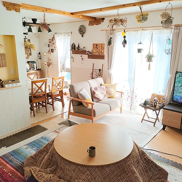 Lounge,ふかふかで気持ちいい,癒し,冬支度,ときめきアイテム,ニトリ,イケヒコ,イケヒコ・コーポレーション,イケヒコこたつ布団,こたつのある部屋,こたつ布団,こたつテーブル,ディスプレイ,ディスプレイ棚,オブジェ,ミニチュア,ソファー,ochoriさんのクッションカバー,micaちゃんのドライフラワー,onsix777ちゃんの紫陽花,ソファ,こたつ teamoの部屋