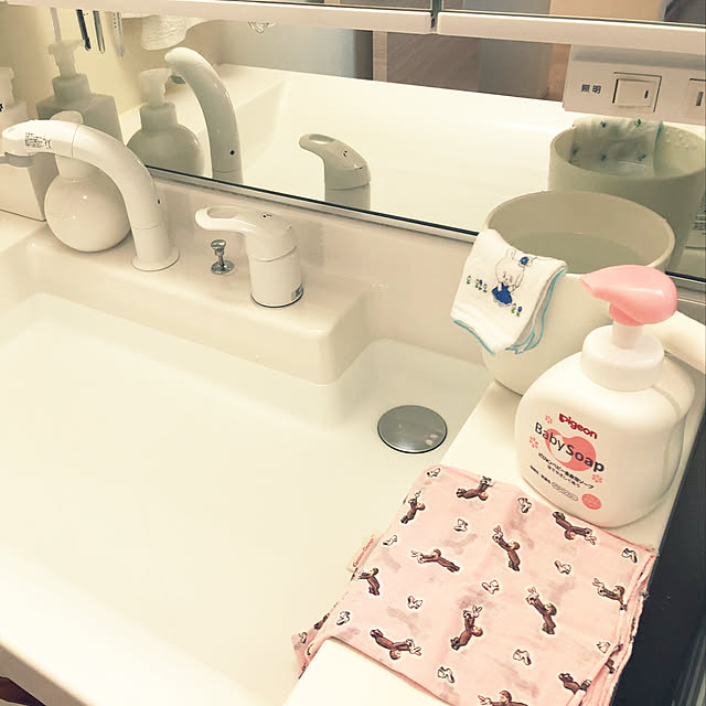 Bathroom,おさるのジョージ,沐浴,洗面シンク,ピジョン,ピジョン・モニター,ベビー全身泡ソープ,弱酸性,無着色,パラベンフリー,ベビーフラワーの香り,ベビーソープ KaiKaiの部屋